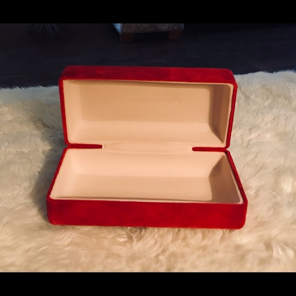 Carolina Herrera Red Velvet Glass Case - Picture 5 of 8